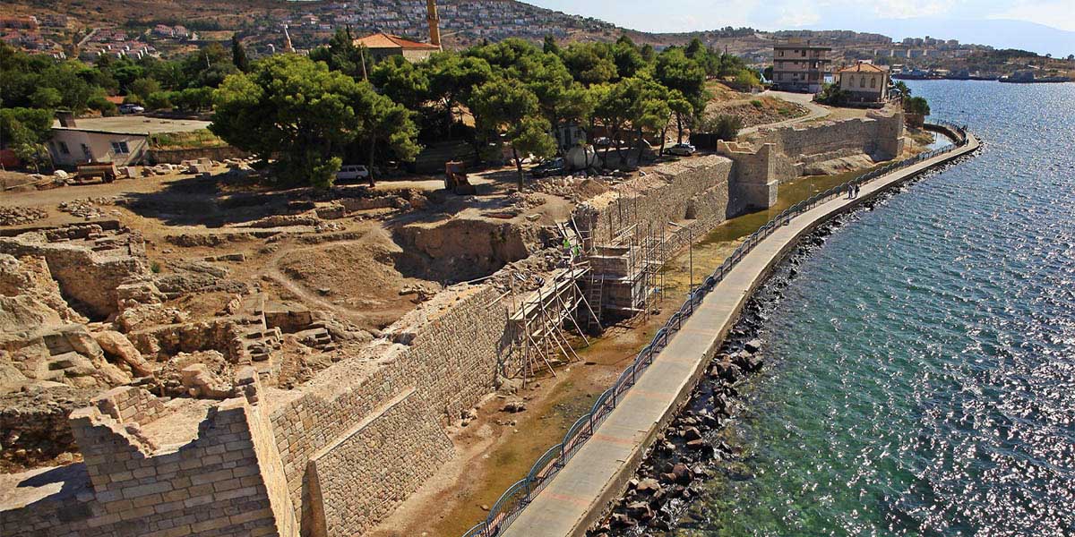 Foça Antik Kenti