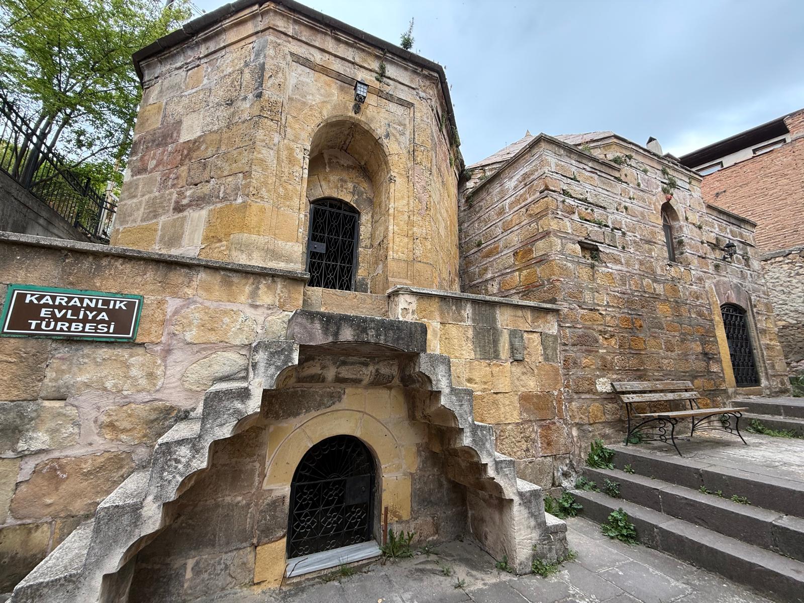 Karanlık Evliya Türbesi